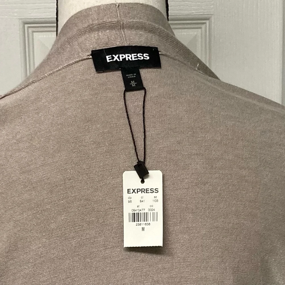NWT Express 2 pocket open cardi Size M in Light Mocha